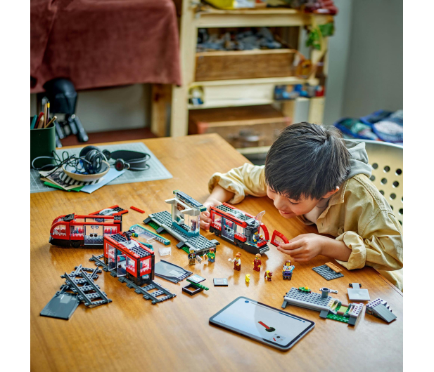 LEGO City 60423 Tramwaj miejski ze stacją - 1266140 - zdjęcie 9